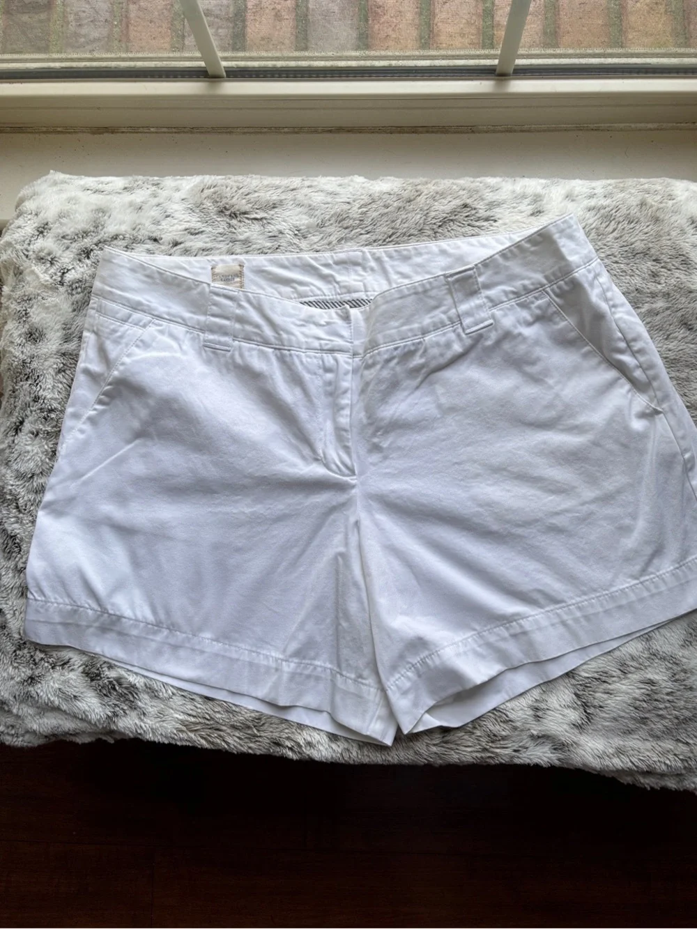 Land’s End Canvas White Cotton chino Shorts - Casual Tailored Fit SZ 12